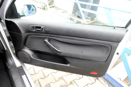 VW Golf 4 2/3-Türer Türverkleidung Verkleidung Tür vorne rechts schwarz (162050)