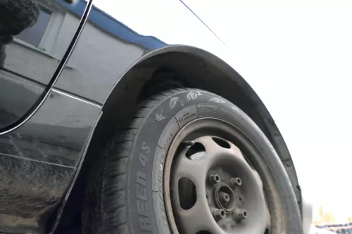 VW Lupo Kotflügel vorne rechts schwarz L041 uni 162081 (162081)