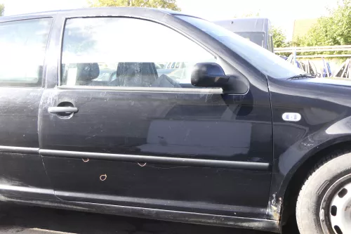 VW Golf 4 Tür vorne rechts Beifahrertür 2/3-Türer schwarz L041 ohne (162424)