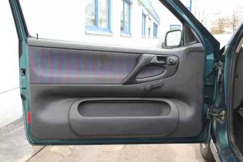 VW Polo 6N Türverkleidung Verkleidung Tür vorne links 2/3-Türer lila  (162584)
