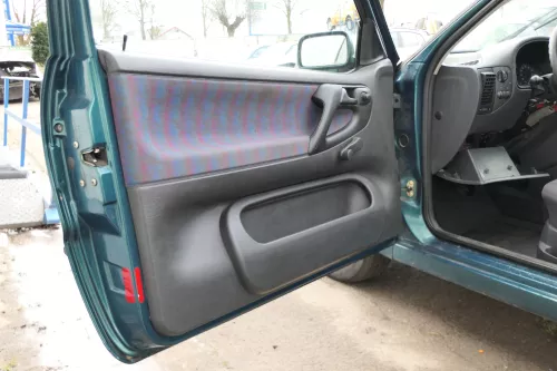 VW Polo 6N Türverkleidung Verkleidung Tür vorne links 2/3-Türer lila  (162584)