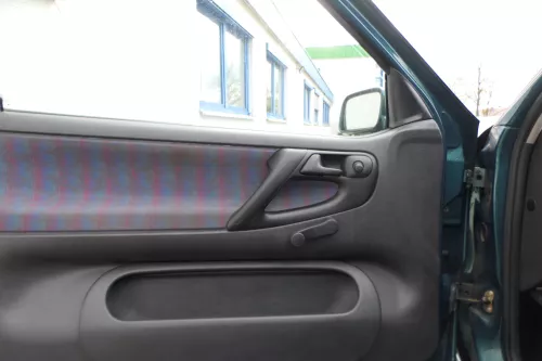 VW Polo 6N Türverkleidung Verkleidung Tür vorne links 2/3-Türer lila  (162584)