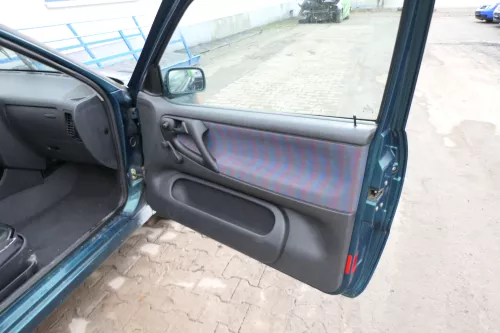 VW Polo 6N Türverkleidung Verkleidung Tür vorne rechts 2/3-Türer lila  (162585)