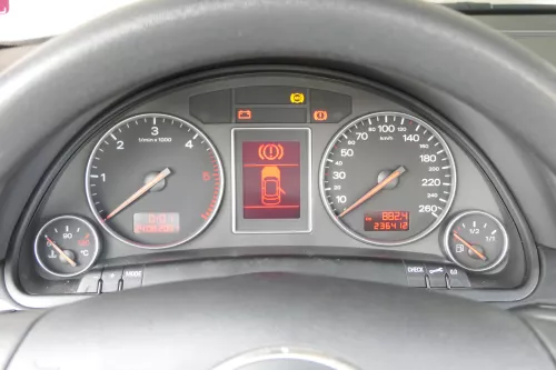 Audi A4 8E B6 Tacho Tachometer Kombiinstrument 8E0920900G 236.000KM TDI Diesel (162703)