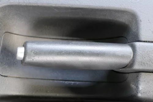 Audi A4 8E B6 B7 Handbremse Feststellbremse schwarz Griff (162704)