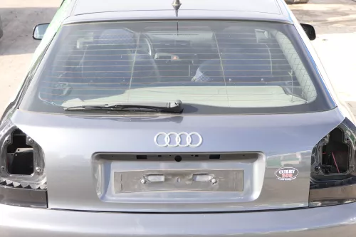 Audi A3 8L Facelift Heckklappe Kofferraumklappe Klappe hinten grau (evtl. LY7K ? (162761)
