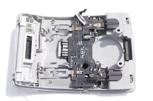 Audi A4 8E 8P Schalter Innenleuchte Leuchte Lampe Leseleuchte 8E0947135E silber (162978)