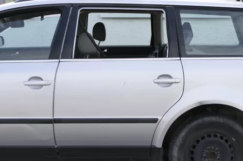 VW Passat 3B 3BG 3B6 Kombi Variant Tür hinten links silber LA7W reflexsilber sd (162987)