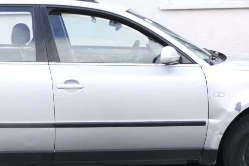 VW Passat 3B 3BG Kombi + Limo Tür vorne rechts Beifahrertür grau silber LA7W (162988)