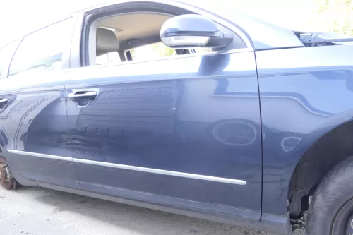 VW Passat 3C Kombi o. Limo Tür vorne rechts Beifah blau grau LC5F OHNE Anbauteil (163021)
