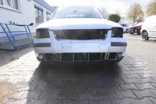 VW Passat 3BG Stoßstange vorne Frontstoßstange Stoßfänger silber LA7W reflexsilb (163297)