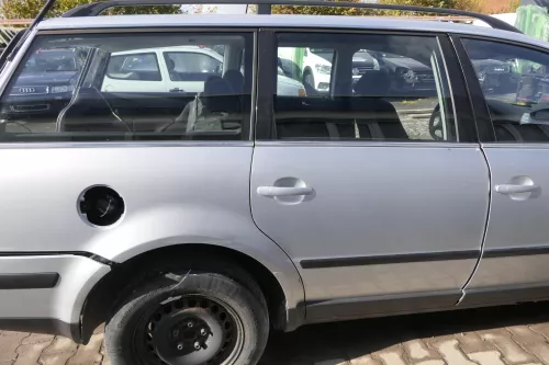 VW Passat 3B 3BG 3B6 Kombi Avant Tür hinten rechts mit Scheibe grau silber LA7W (163303)