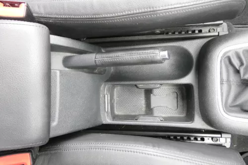 VW Golf 5 1K Plus Handbremse Feststellbremse Handbremshebel schwarz Leder Nähte (163546)