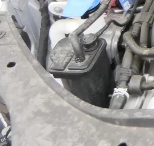 VW Golf Caddy Aktivkohlefilter Aktivkohlebehälter 1K0201801E Druckventil