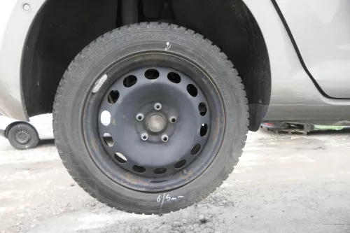 VW Golf 7 5G Reifen Winterreifen 205/55 R16 91TH Stahlfelgen Felgen 3-6mm (163748)