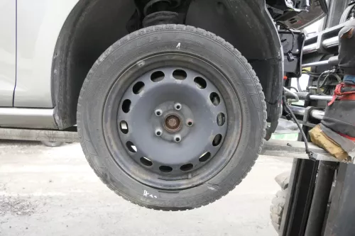 VW Golf 7 5G Reifen Winterreifen 205/55 R16 91TH Stahlfelgen Felgen 3-6mm (163748)