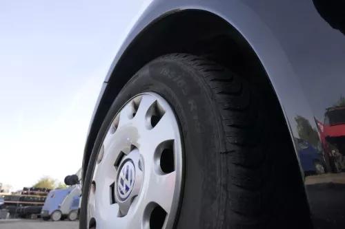 VW New Beetle 9C Kotflügel vorne links schwarz L041 1C0821103H (163954)