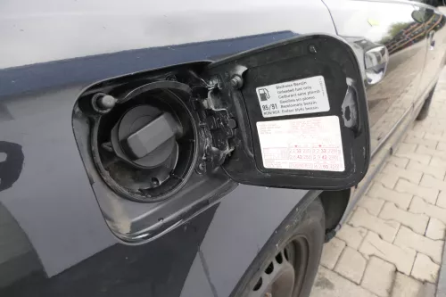 Audi A4 B5 Tankdeckel Tankklappe Tank Deckel Klappe 8D5809905B Schwarz LZ9W  (163988)