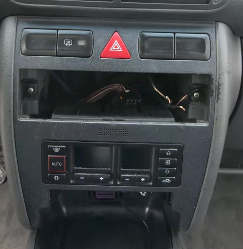 Audi A3 8L Mittelkonsole Verkleidung um Radio Blende 8L0863263A (164044)