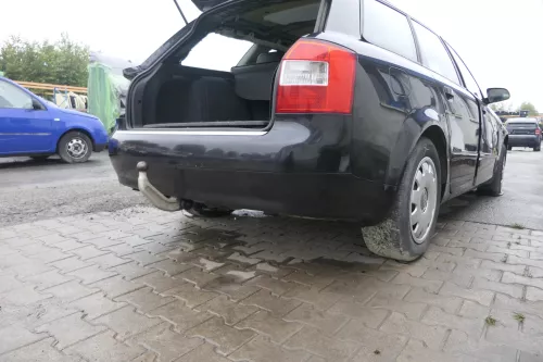 Audi A4 8E B6 Kombi Avant Stoßstange hinten mit Spoiler schwarz LZ9W (164236)