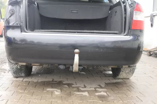 Audi A4 8E B6 Kombi Avant Stoßstange hinten mit Spoiler schwarz LZ9W (164236)