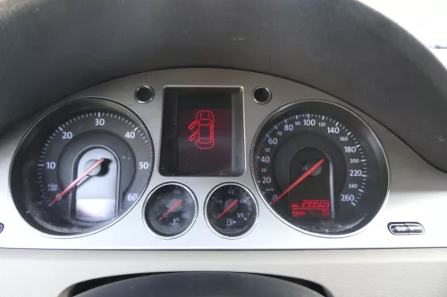 Passat 3C Mittelkonsole Verkleidung Radio Klappe Abdeckung Dekor silber edelstah (164577)