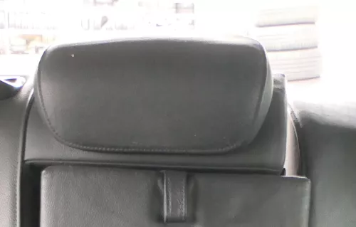 Audi A4 B8 8K Kopfstütze hinten in der Mitte schwarz Leder Milano (164601)
