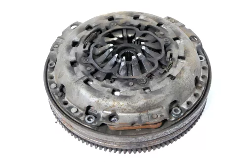 VW Passat 3B A4 B5 Schwungrad Zweimassenschwungrad AVF 1,9 TDI 96kw 136PS (164949)