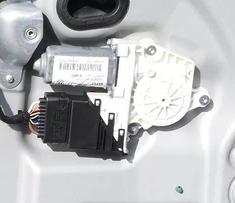 VW Touran 1T ektrischer Fensterheber Motor hinten links 1K0959703E L01 (165016)