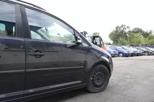 VW Touran 1T3 1T Tür vorne rechts Beifahrertür schwarz LC9Z ohne Anbauteile (165048)