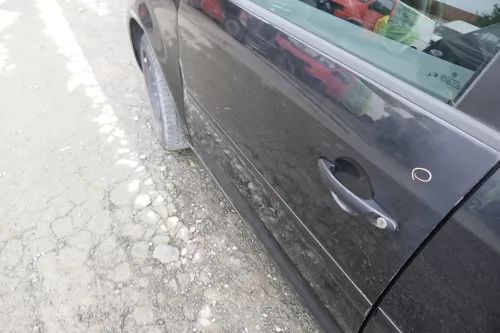 VW Touran 1T 1T3 Tür vorne links Fahrertür schwarz LC9Z OHNE Anbauteile Cross (165050)