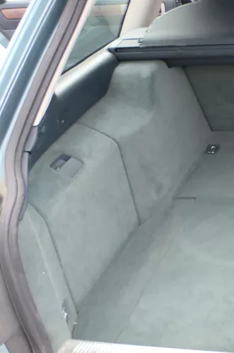 Audi A6 4B Abdeckung Verkleidung Kofferraum hinten links Seite lagos grün (165690)