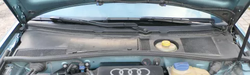 A6 4B Abdeckung Wasserkasten Wasserabweiser Batterie  (165698)