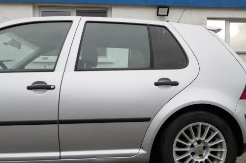 VW Golf 4 Limousine Tür hinten links silber LA7W (KEINkombi) (165710)
