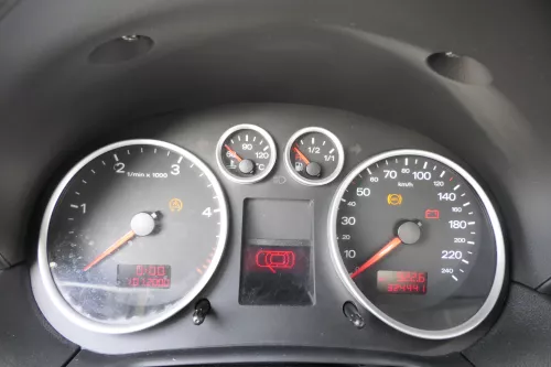 Audi A2 8Z Tacho Tachometer Kombiinstrument 8Z0920900M TDI 1.4 Diesel 324.000km (165851)