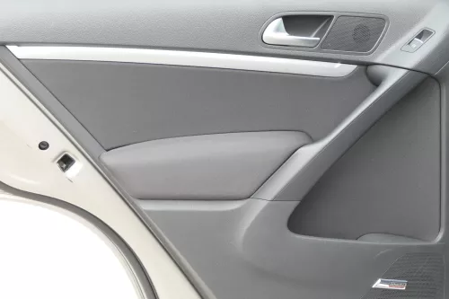 VW Tiguan 5N Türverkleidung Verkleidung Tür vorne+hinten Dynaudio schwarz (165941)