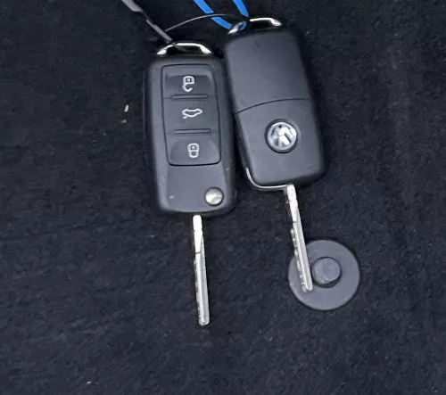 1x VW Tiguan Golf 1x Schlüssel - 1x 5K0837202AJ (165981)