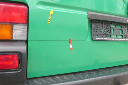 VW T4 Transporter Heckklappe Klappe hinten Kofferraumklappe grün Polizei Scheibe (166178)
