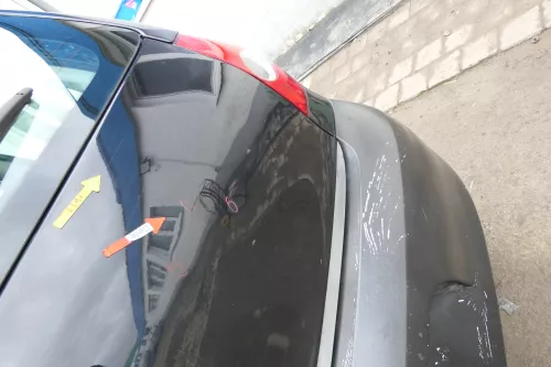 VW Fox 5Z Heckklappe Kofferraumklappe Klappe hinten + Scheibe schwarz L041 (166450)