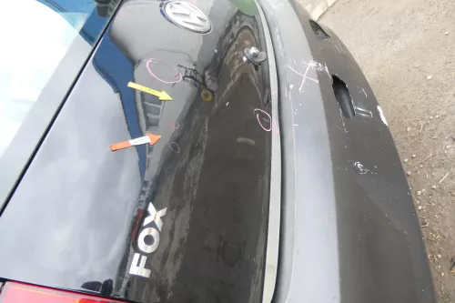VW Fox 5Z Heckklappe Kofferraumklappe Klappe hinten + Scheibe schwarz L041 (166450)