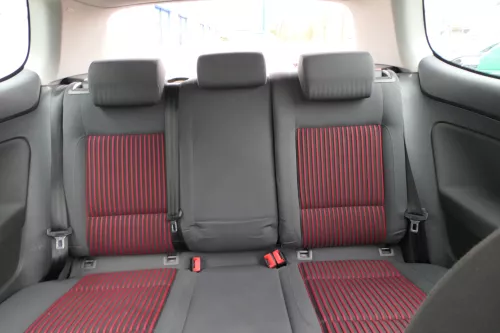 VW Golf 5 V Sitz Sitze hinten Rückbank Rücksitzbank 3 Punkt Lehne rot (166527)