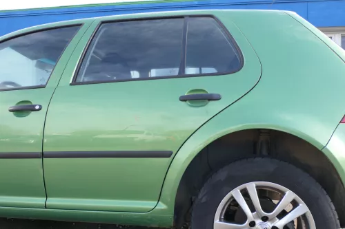 VW Golf 4 Limousine Tür hinten links grün LA6P (KEINkombi) (166547)