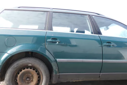 VW Passat 3B 3BG 3B6 Kombi Avant Tür hinten rechts mit Scheibe grün LB6G (166569)