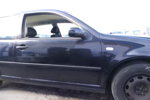 VW Golf 4 Tür vorne rechts Beifahrertür 2/3-Türer schwarz LC9Z ohnAnbautei (166623)