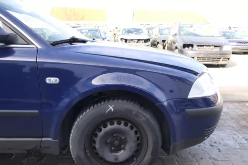 VW Passat 3BG 3B6 Kotflügel vorne rechts blau LA5E (Blinkerloch)