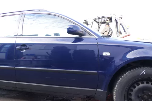 VW Passat 3B 3BG Kombi + Limo Tür vorne rechts Beifahrertür blau LA5E (166642)