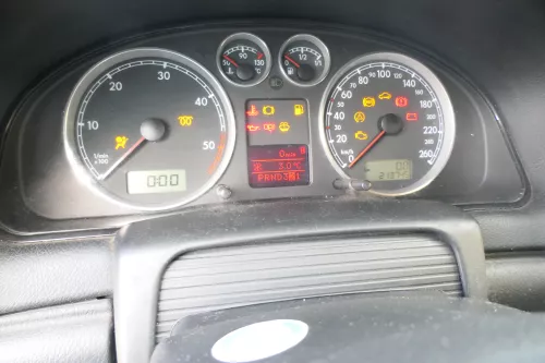 VW Passat 3BG Tacho Tachometer Kombiinstrument 213.000km 3B0920829A Diesel TDI (166661)