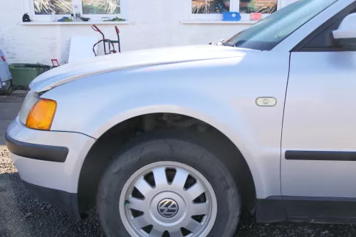 VW Passat 3B Kotflügel vorne links silber LB7Z (166970)