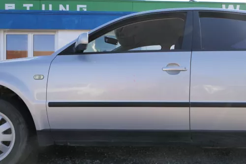 VW Passat 3B 3BG 3B6 Kombi + Limo Tür vorne links Fahrertür grau silber LB7Z ohn (166971)