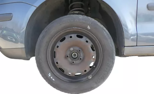 4x VW Polo 9N Felgen Reifen 165/70 R14 81T Sommerreifen 5jx14H2 ET35 ca. 4-5mm (167256)